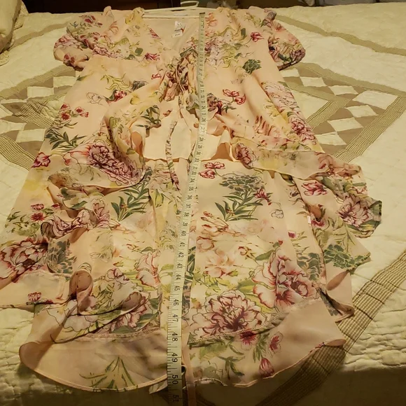 Nwt. Stunning, gorgeous dress. High low. Ruffles. Very feminine. Elastic waist - Picture 13 of 16